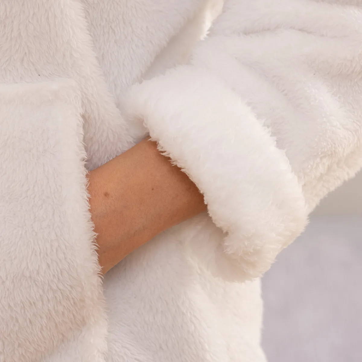 Plaid à manches capuche flanelle "teddy"*ATMOSPHERA Outlet