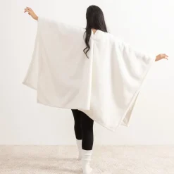 Plaid à manches fourrure