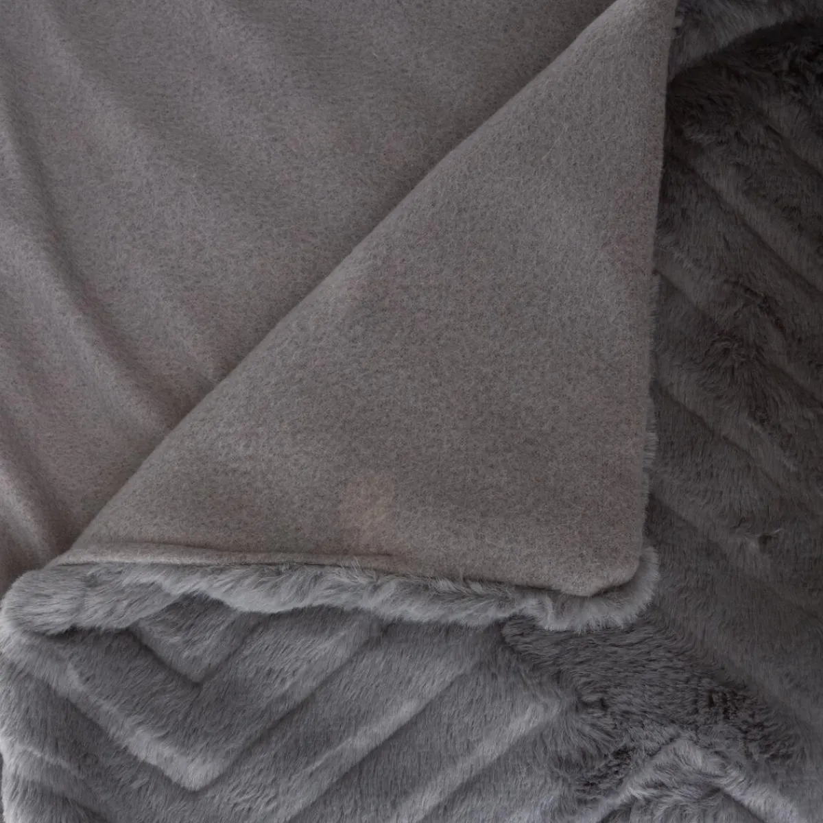 Plaid "3D Géo" fausse fourrure*ATMOSPHERA