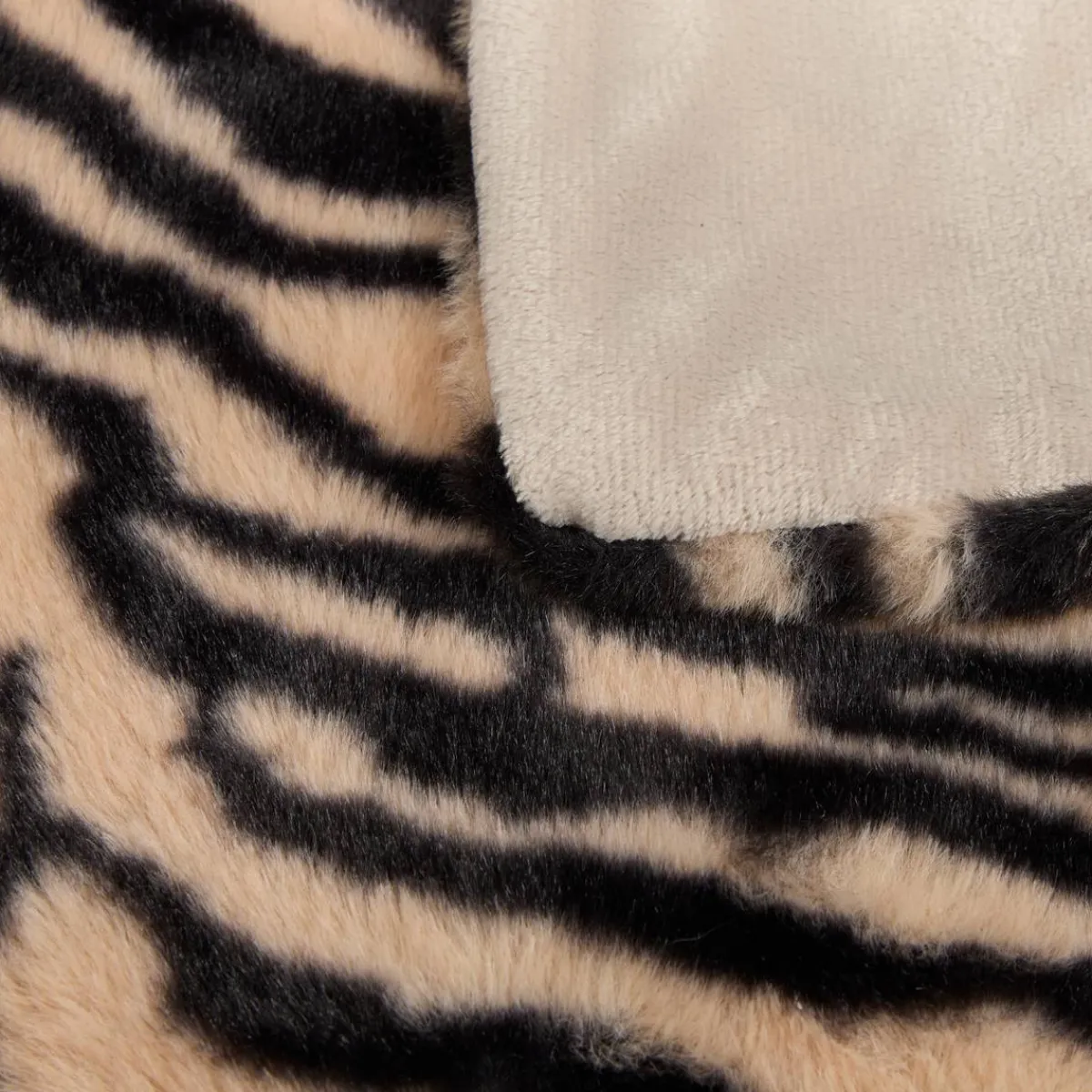 Plaid fausse fourrure imprimé "Orana"*ATMOSPHERA Sale